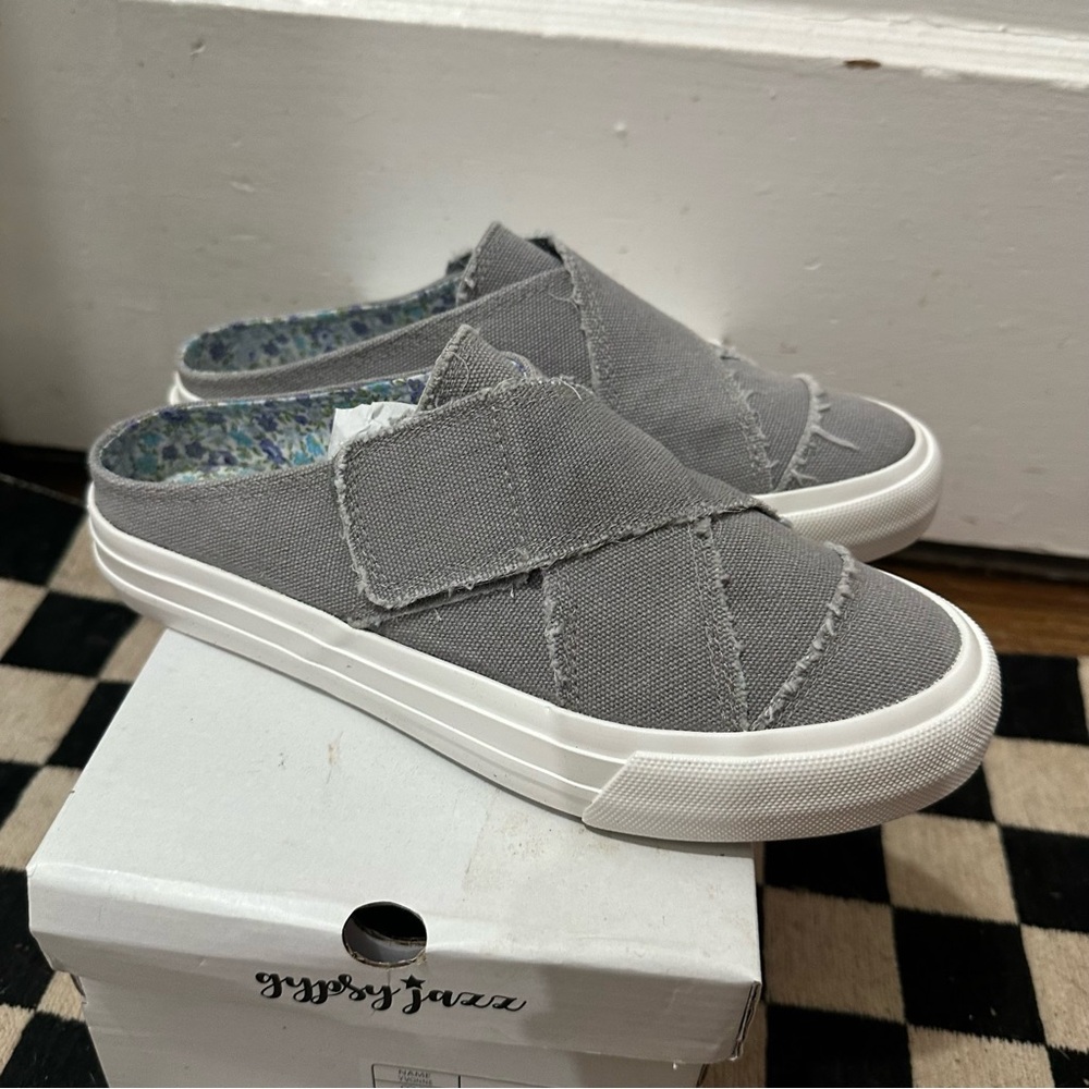 Gypsy Jazz Yvonne Gray Canvas Slip-Ons